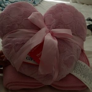 Valentine throw bkanket with a little heart pillow
